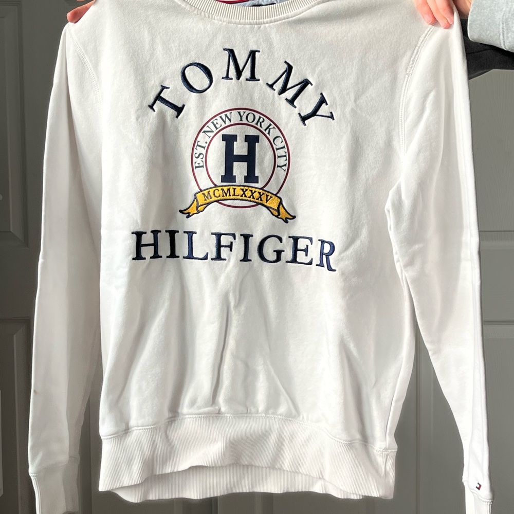Vintage Tommy Hilfiger Men’s Embroidered Crew Neck